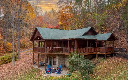 Gatlinburg High End Cabin: Hot Tub Pool Table and More! - image 1