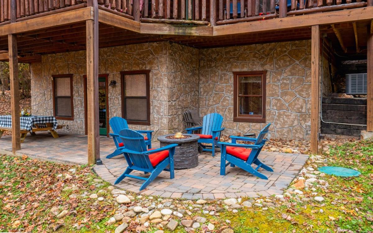 Gatlinburg High End Cabin: Hot Tub Pool Table and More! - image 5