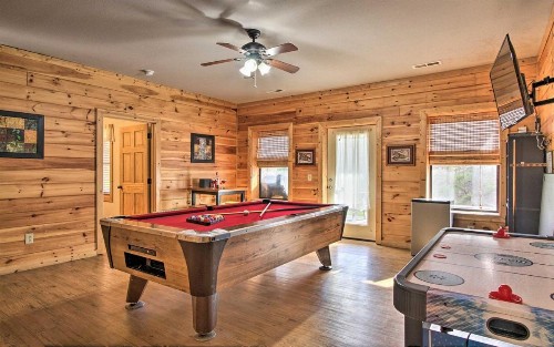 Gatlinburg High End Cabin: Hot Tub Pool Table and More! - image 2