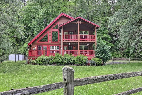 Gatlinburg Cabin in the Woods with Hot Tub Fire Pit - image 7