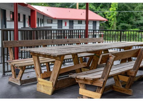 Bear Creek Inn Gatlinburg TN - image 28