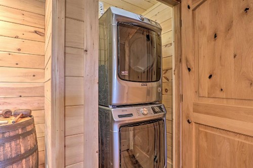 Spacious Mountain Retreat with Hot Tub and Views! - image 3