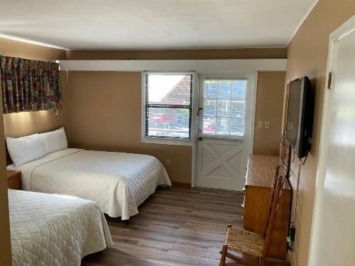 Carr's Northside Hotel and Cottages - image 2