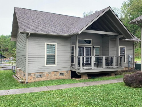Carr's Northside Hotel and Cottages - image 30