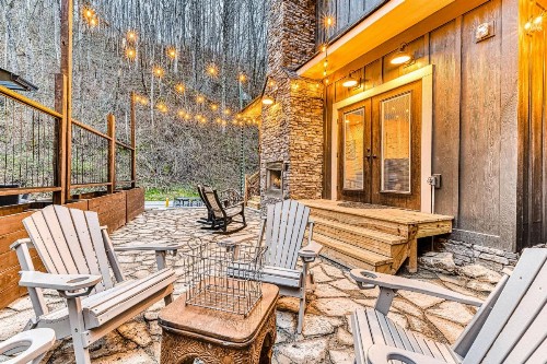 Alpine Creekside Chalet - image 2