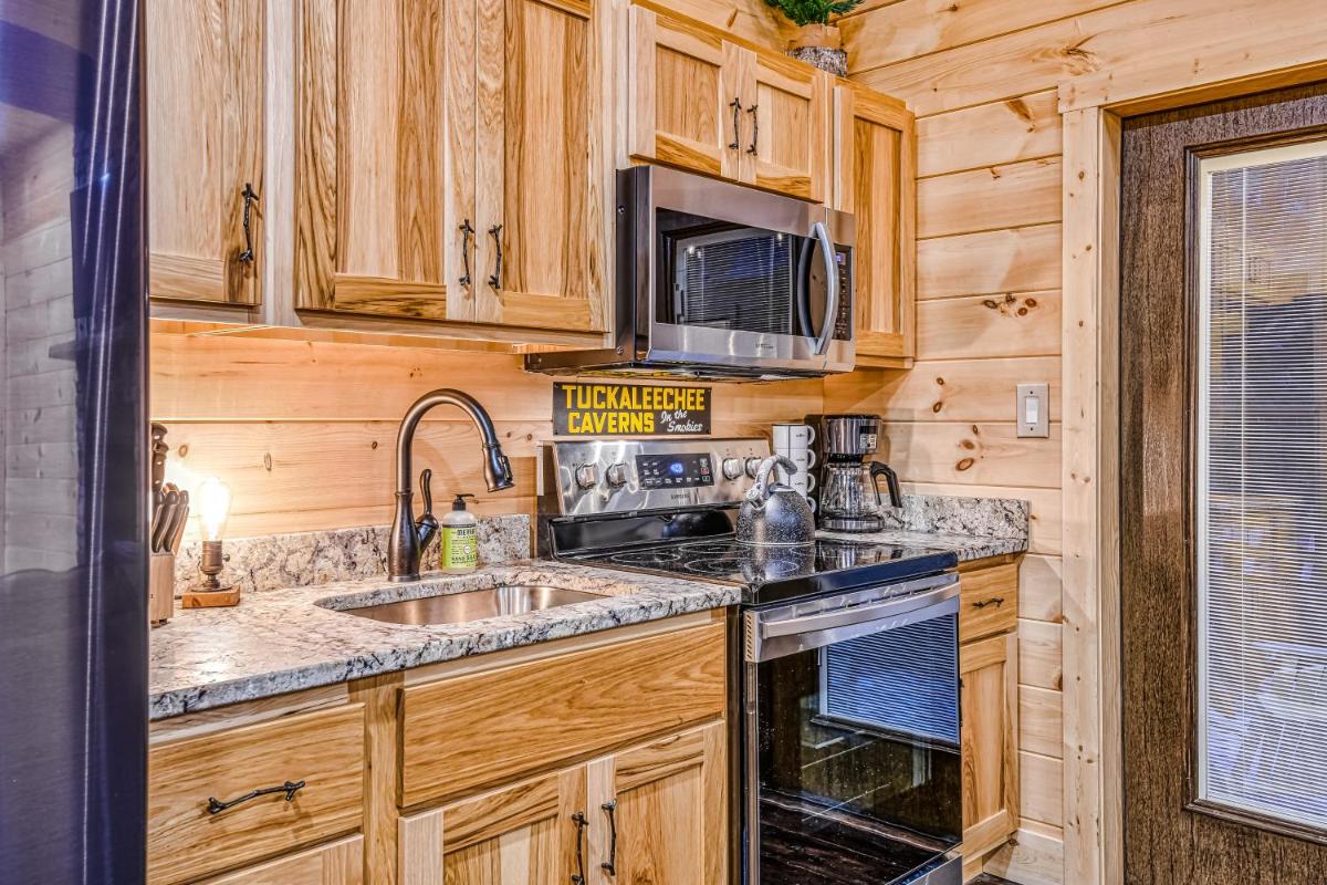 Alpine Creekside Chalet - image 5