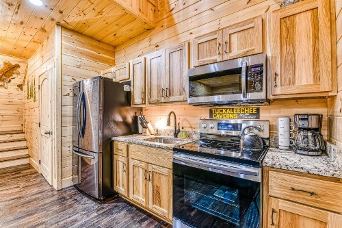 Alpine Creekside Chalet - image 7