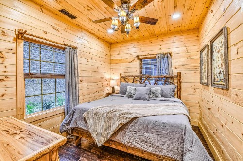 Alpine Creekside Chalet - image 8