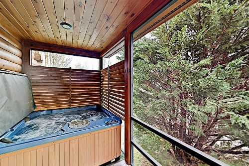 New-Build Resort Cabin - Hot Tub Pools & Tennis cabin - image 2