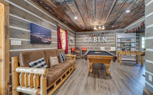 Hand Hewn Hideaway Stunning Gatlinburg Cabin with Hot Tub Table Games and Outdoor Oasis - image 3