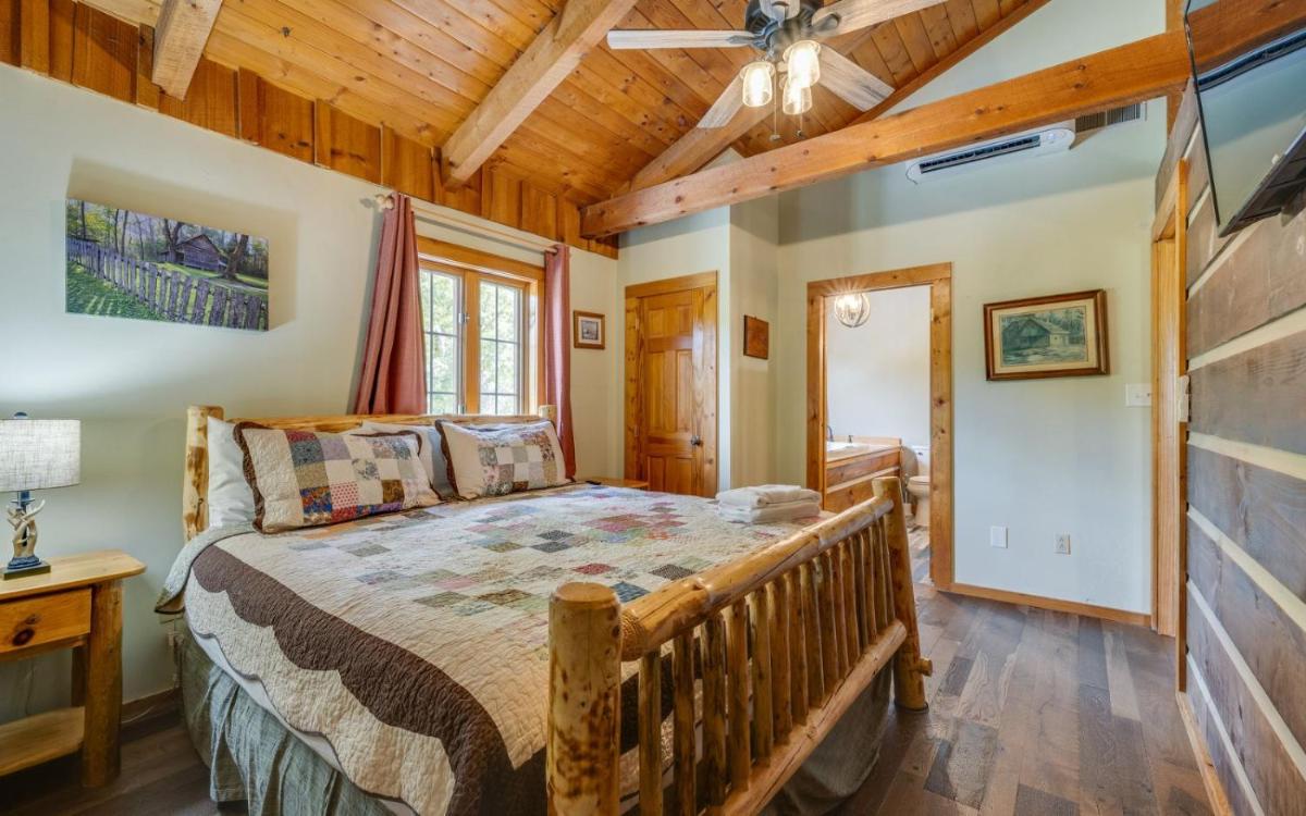 Hand Hewn Hideaway Stunning Gatlinburg Cabin with Hot Tub Table Games and Outdoor Oasis - image 5