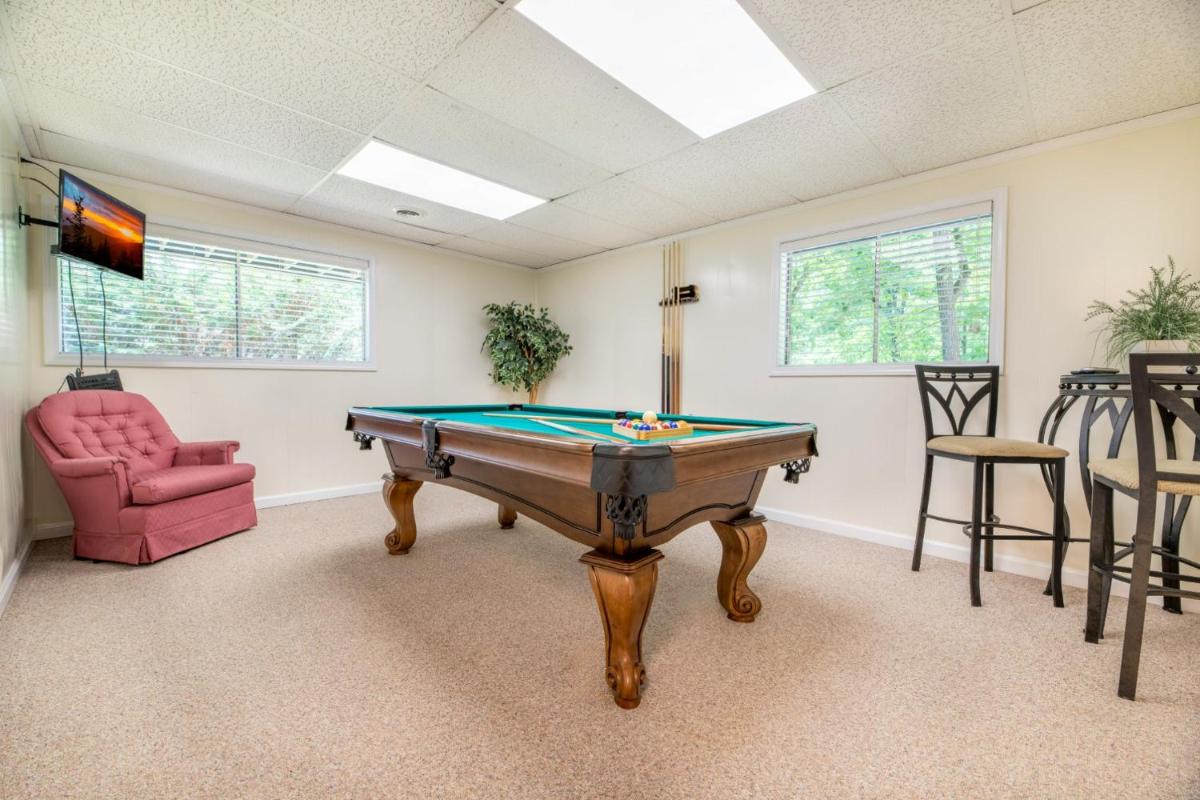 A Bears View Breathtaking Views Hot Tub Game Room and HOA Swimming Pools - image 3