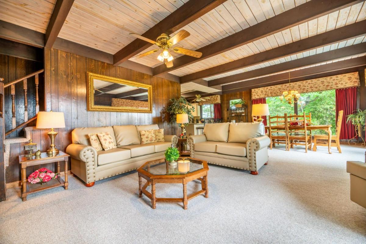 A Bears View Breathtaking Views Hot Tub Game Room and HOA Swimming Pools - image 6