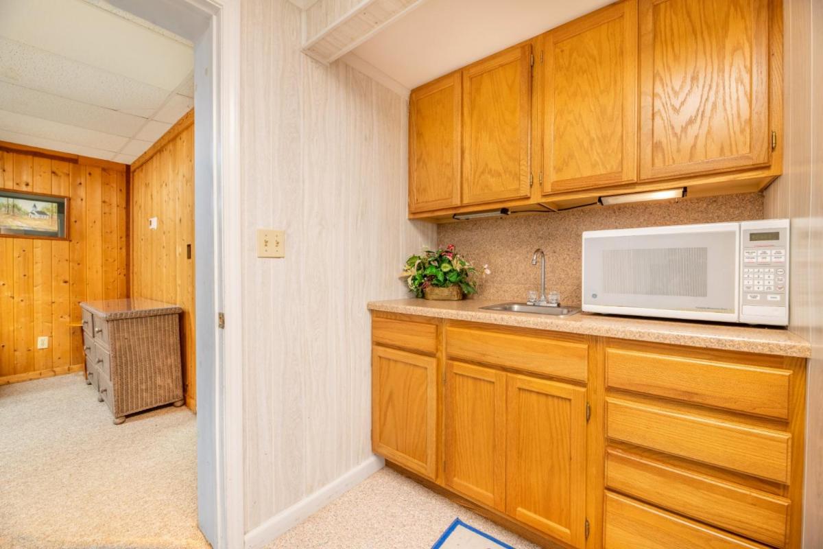 A Bears View Breathtaking Views Hot Tub Game Room and HOA Swimming Pools - image 7