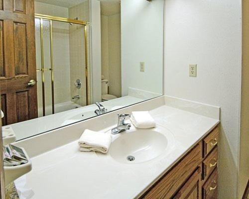 Secluded Family Condo in the Beauty of the Smokies - One Bedroom #1 - image 9