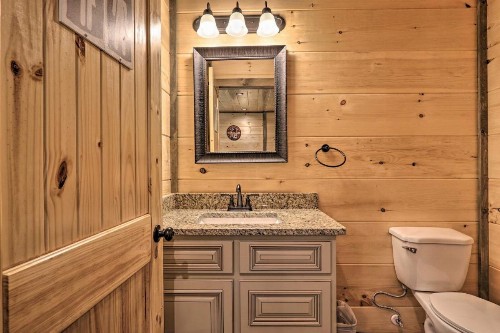 Modern Gatlinburg Cabin with Hot Tub Game Room - image 10