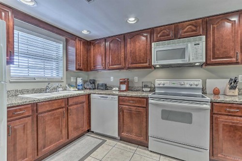 Bootleggers Hideaway - Tranquil Dtwn Condo! - image 11