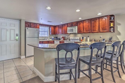 Bootleggers Hideaway - Tranquil Dtwn Condo! - image 12