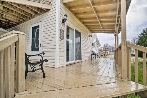 Lake Erie 'Beechaven' Retreat on the Strip! - image 10