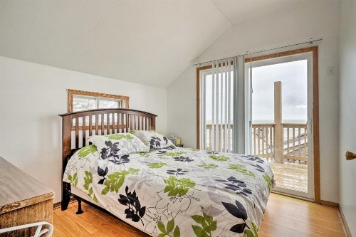 Lake Erie 'Beechaven' Retreat on the Strip! - image 2