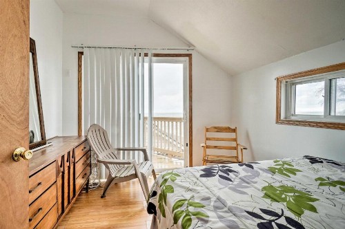 Lake Erie 'Beechaven' Retreat on the Strip! - image 9