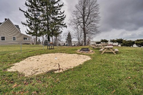 Lakefront 'Driftwood' Escape Walk to Strip! - image 10