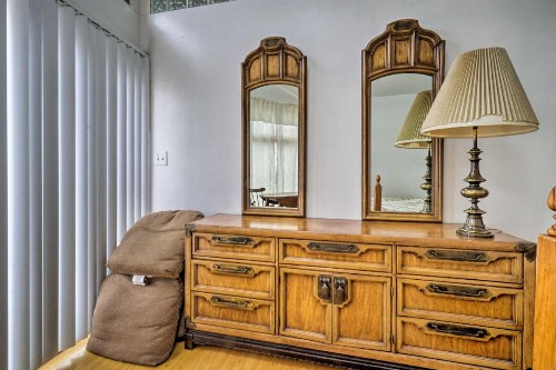 Lakefront 'Driftwood' Escape Walk to Strip! - image 11