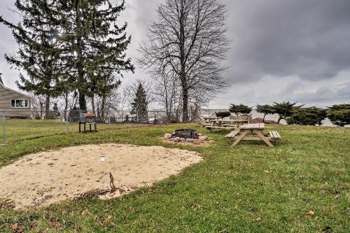 Lakefront 'Driftwood' Escape Walk to Strip! - image 6