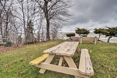 Lakefront 'Driftwood' Escape Walk to Strip! - image 7
