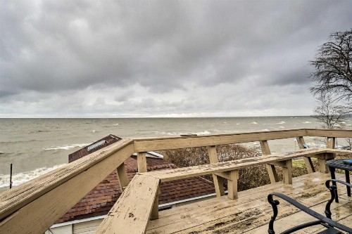 Lakefront 'Driftwood' Escape Walk to Strip! - image 9