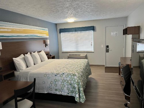Deluxe Inn Georgetown - image 9