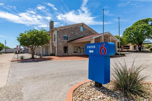 Motel 6-Georgetown TX - image 1