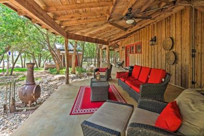 Farmhouse on 40 Acres about 10 Mi to Georgetown!