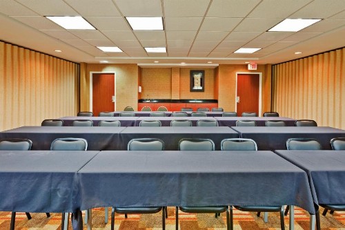 Holiday Inn Express Hotel & Suites Memphis/Germantown an IHG Hotel - image 9
