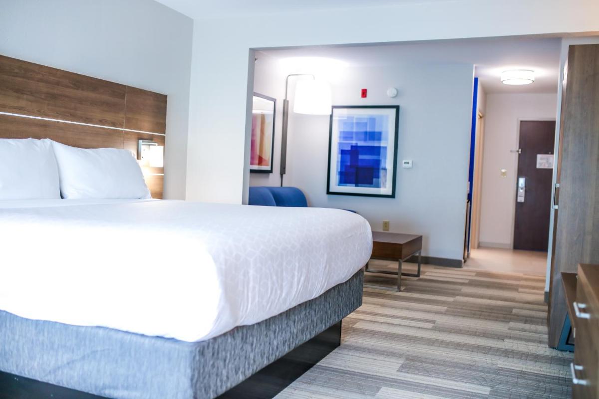 Holiday Inn Express Hotel & Suites Memphis/Germantown an IHG Hotel - image 2