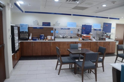 Holiday Inn Express Hotel & Suites Memphis/Germantown an IHG Hotel - image 3