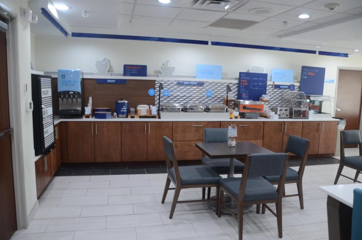 Holiday Inn Express Hotel & Suites Memphis/Germantown an IHG Hotel - image 3