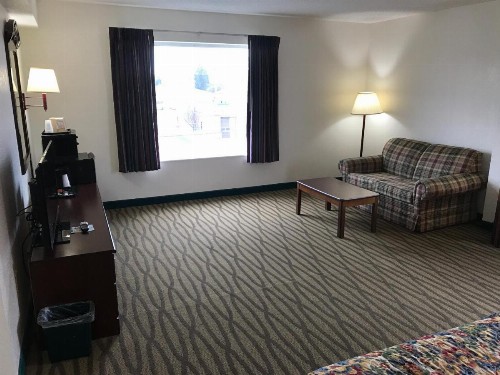 President Inn & Suites - image 11