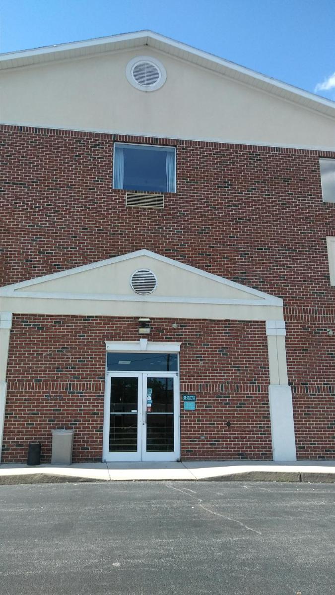 President Inn & Suites - image 3