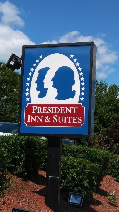 President Inn & Suites - image 4