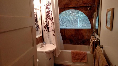 Cozy Cabernet Cabin - image 5
