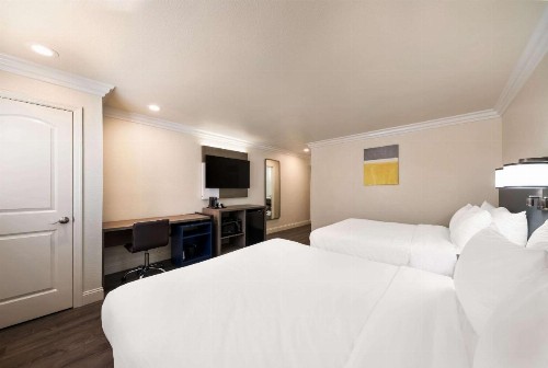 The Inn at 8435 - image 11