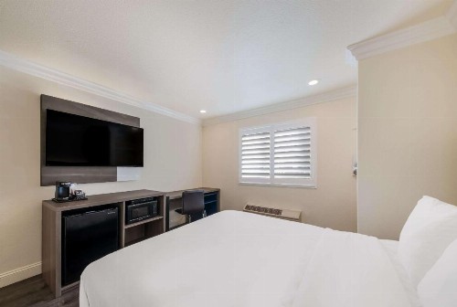 The Inn at 8435 - image 30