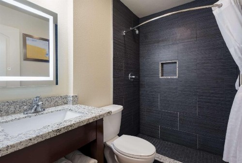 The Inn at 8435 - image 31