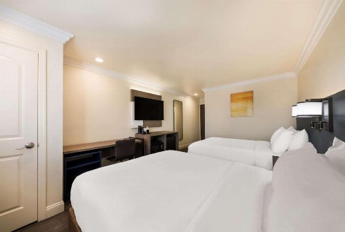 The Inn at 8435 - image 7