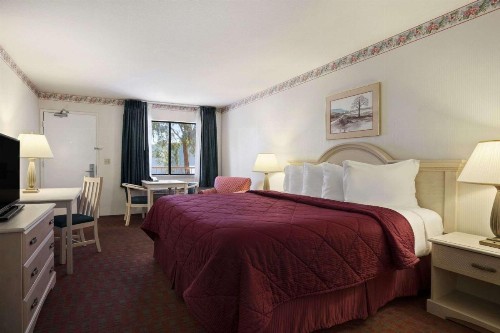 Days Inn by Wyndham Gilroy - image 21