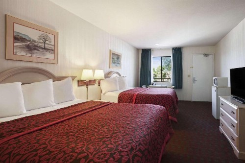 Days Inn by Wyndham Gilroy - image 25