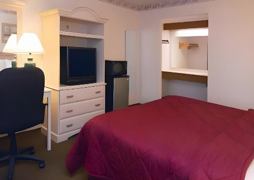 Days Inn by Wyndham Gilroy - image 27