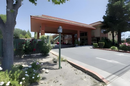 Days Inn by Wyndham Gilroy - image 3
