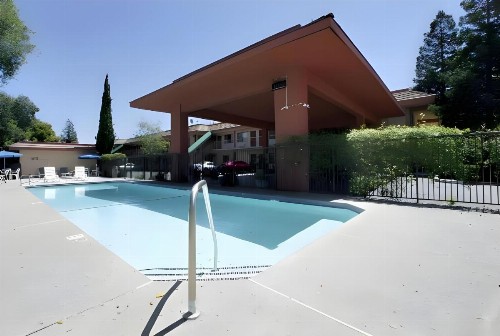 Days Inn by Wyndham Gilroy - image 30